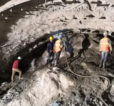 白鹭湖管理区拱顶带模注浆料的施工流程及注意事项